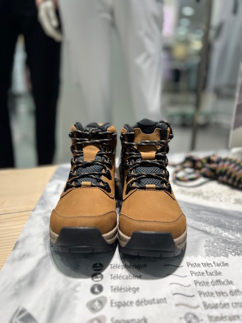 아이더 고어텍스 방수등산화 트레킹화 샬레 마운트 DUF23G - 상품 이미지