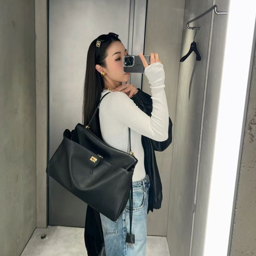 장희령 인스타그램 사복 숄더백 휴양지룩 모던한 옷 패션 의상 멱살 한번 잡힙시다 한채아 - 상세 이미지 3