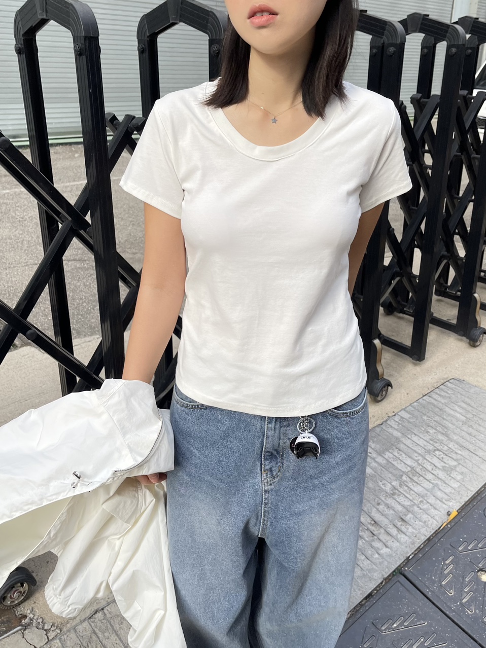 악트20 심플U넥반팔티