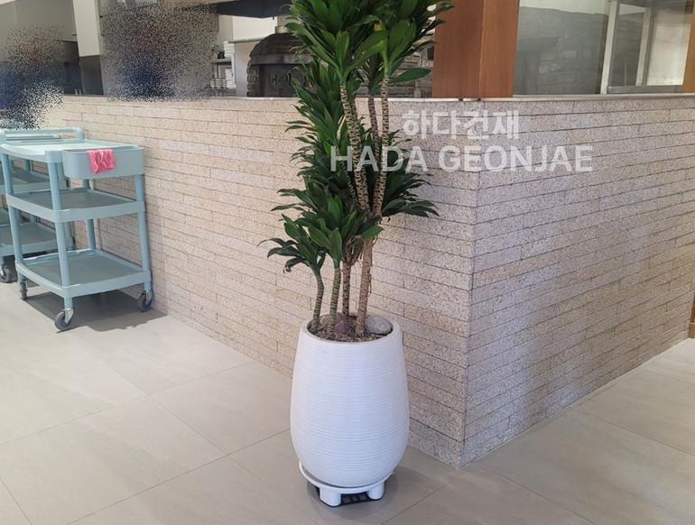 사비석타일 천연석 500x50x18~20T / 하다건재 시공사례 와이드벽돌타일