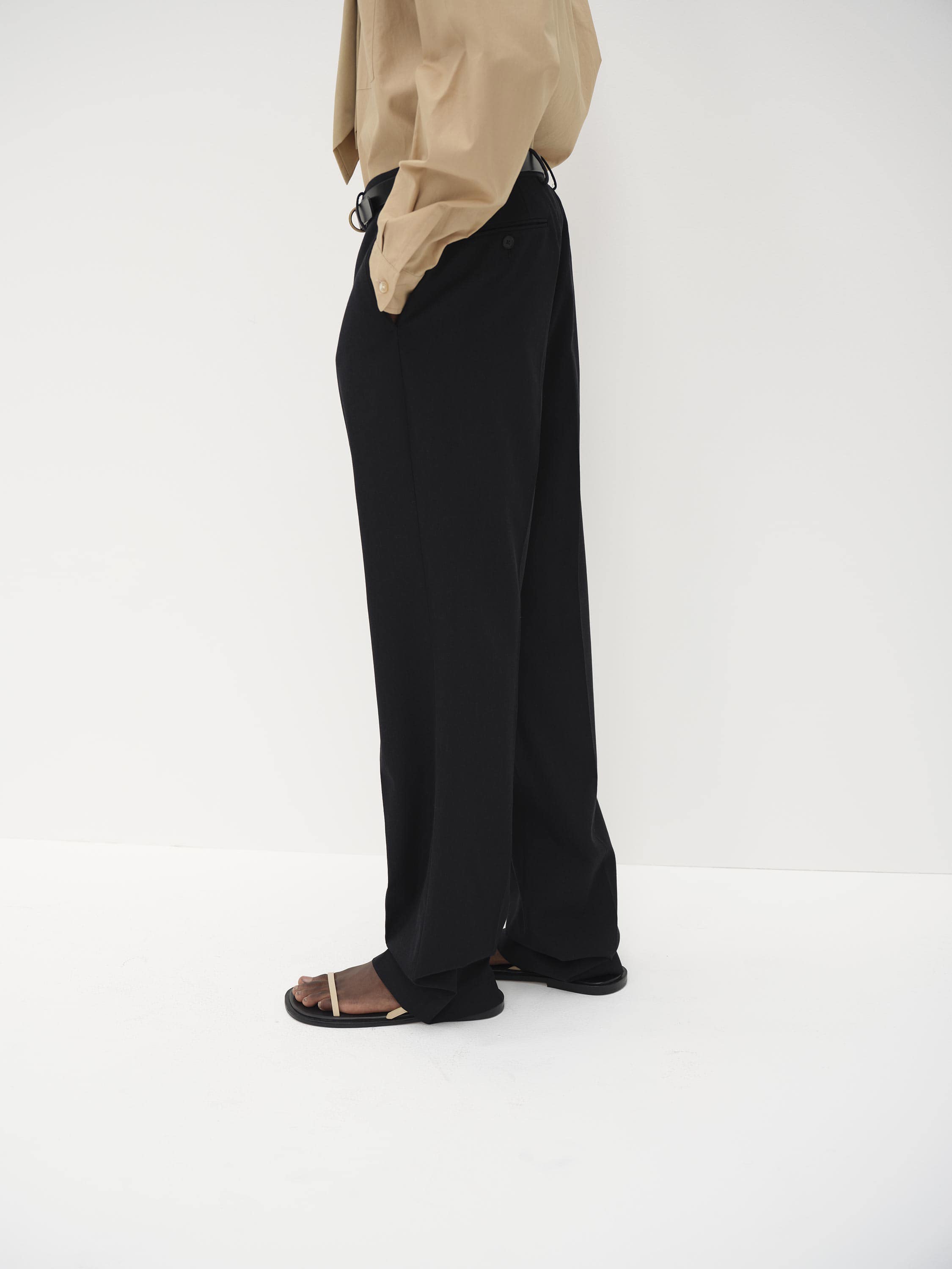 오라리 AURALEE 슬랙스 라이트울 MAX GABARDINE 카키 24SS - 상세 이미지 5
