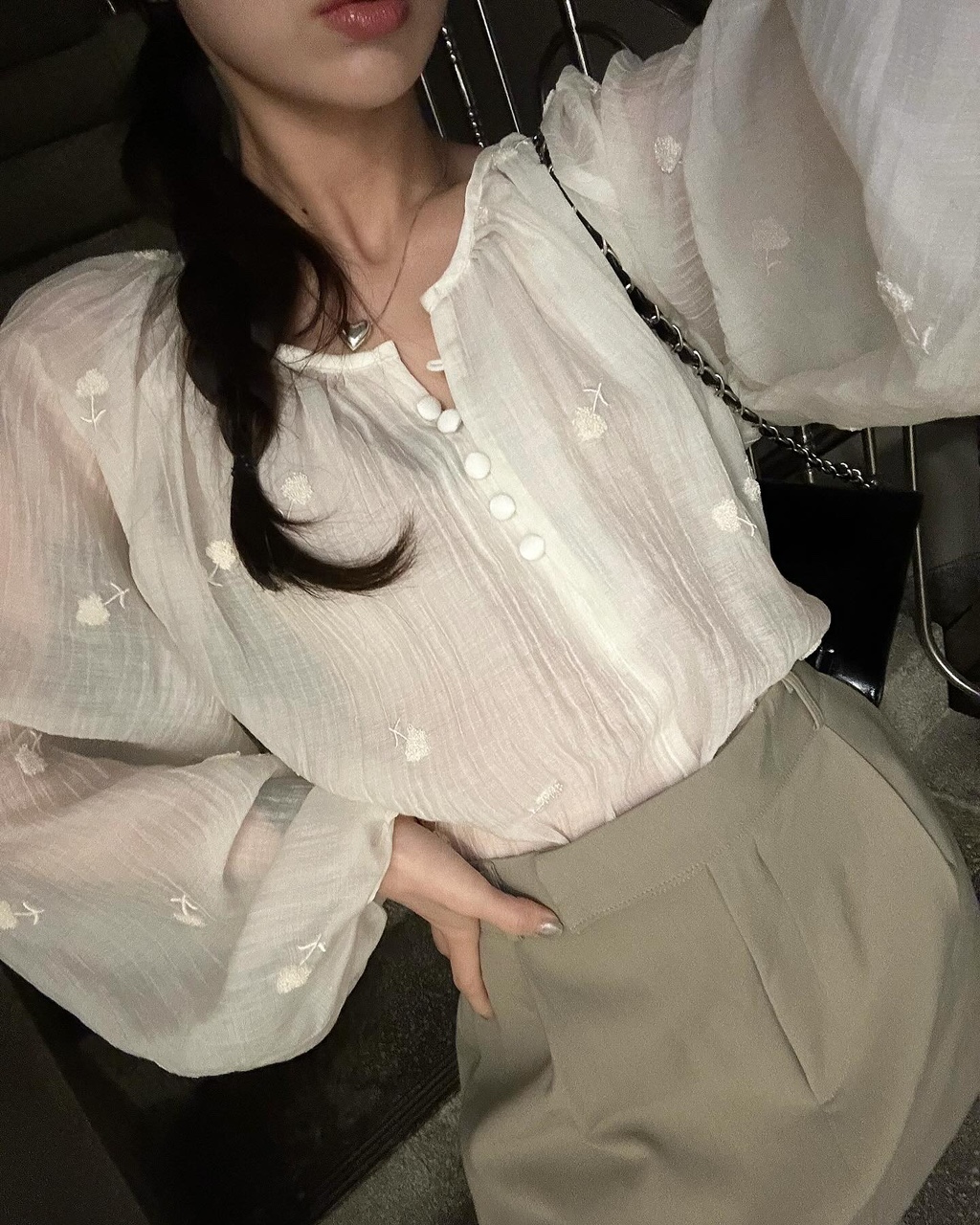 엔들 여성 시스루 라운드 퍼프 오버핏 루즈핏 꽃 자수 블라우스 상세 이미지 9