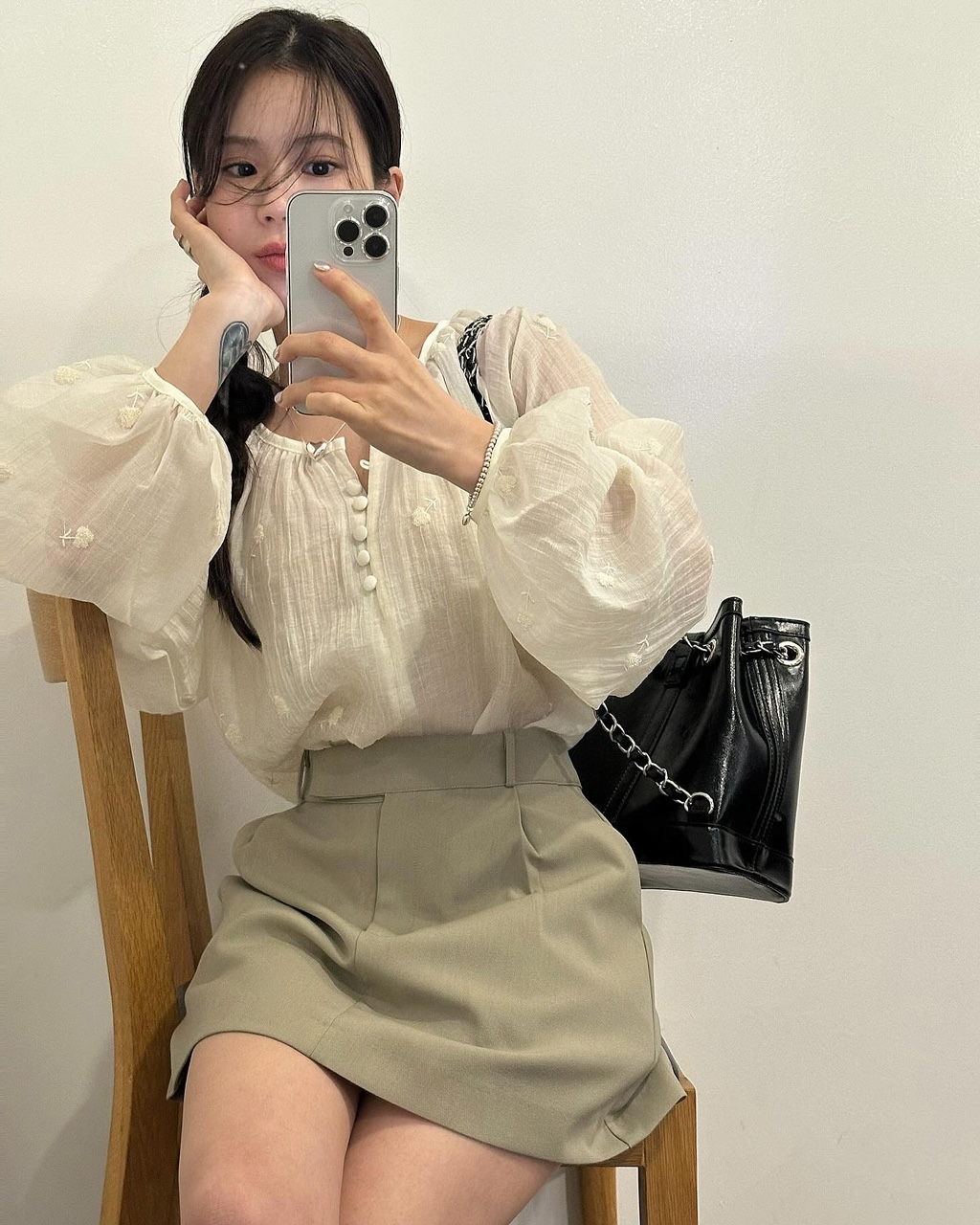 엔들 여성 시스루 라운드 퍼프 오버핏 루즈핏 꽃 자수 블라우스 상세 이미지 6