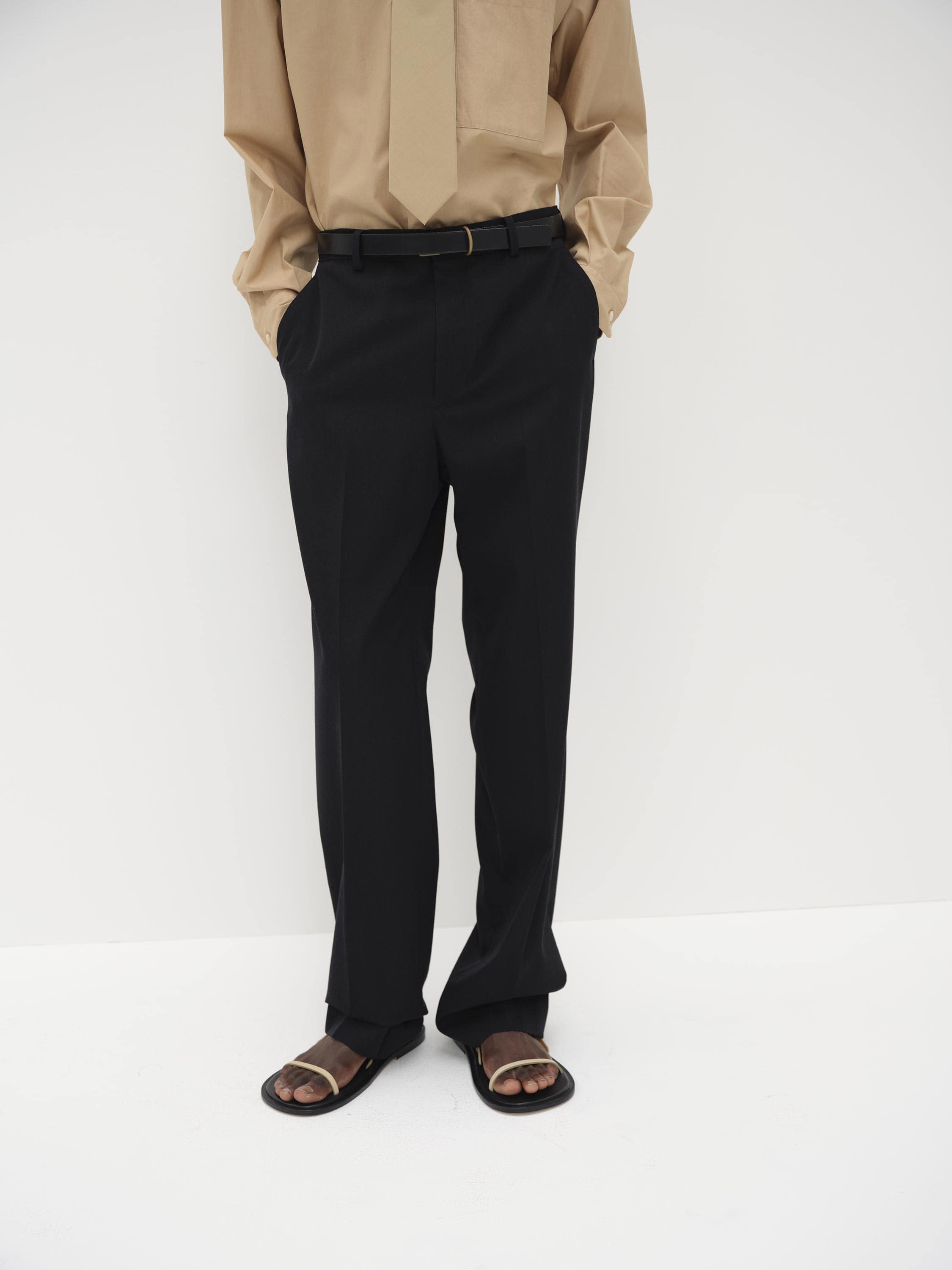 오라리 AURALEE 슬랙스 라이트울 MAX GABARDINE 카키 24SS - 상세 이미지 3