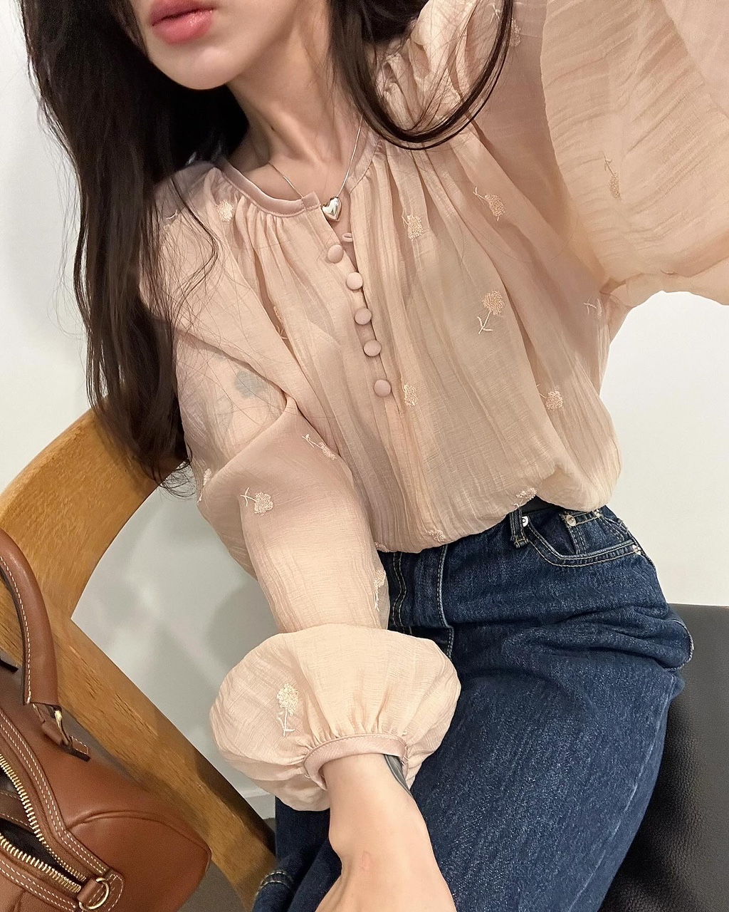 엔들 여성 시스루 라운드 퍼프 오버핏 루즈핏 꽃 자수 블라우스 상세 이미지 18