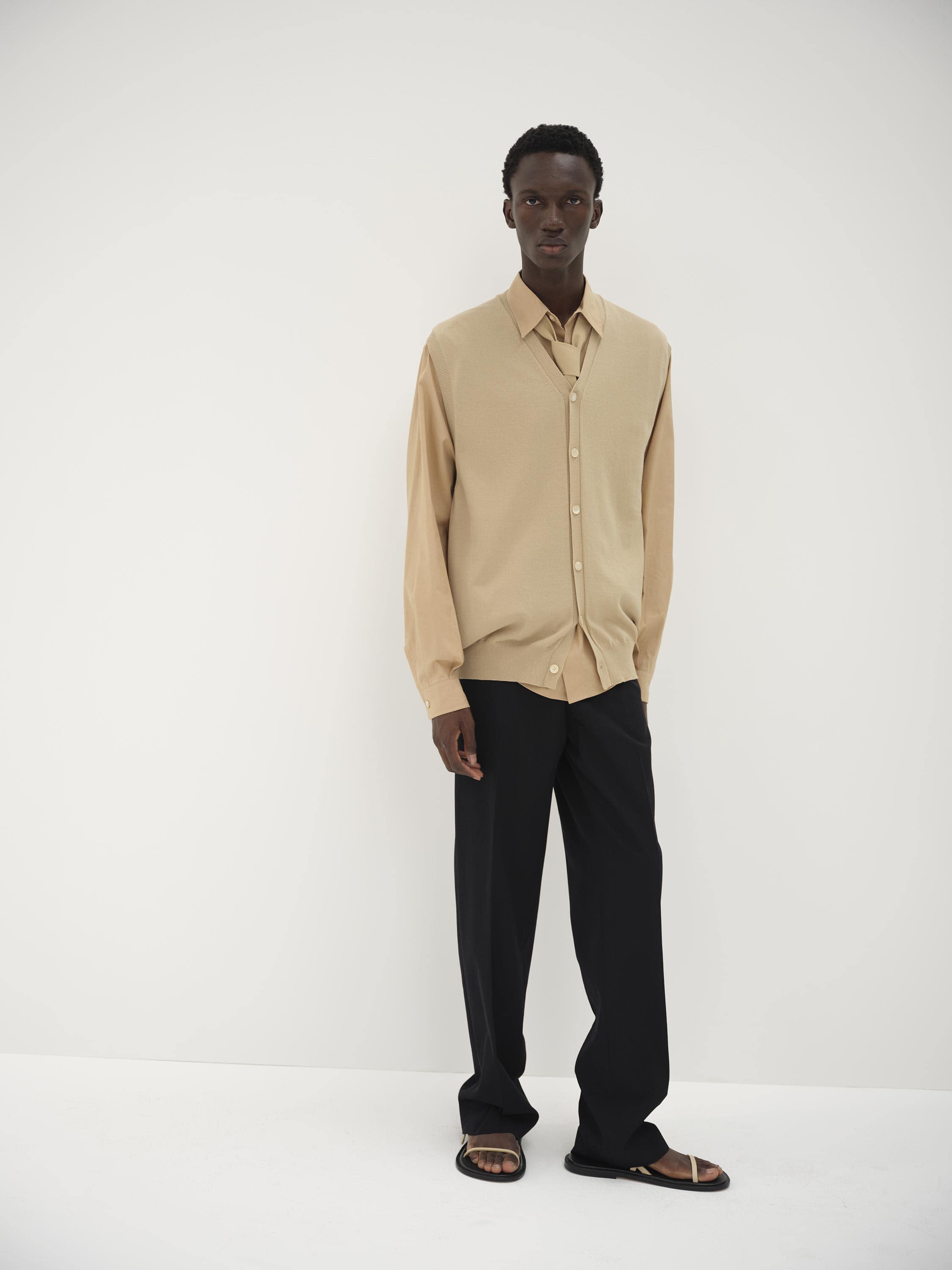 오라리 AURALEE 슬랙스 라이트울 MAX GABARDINE 카키 24SS - 상세 이미지 4