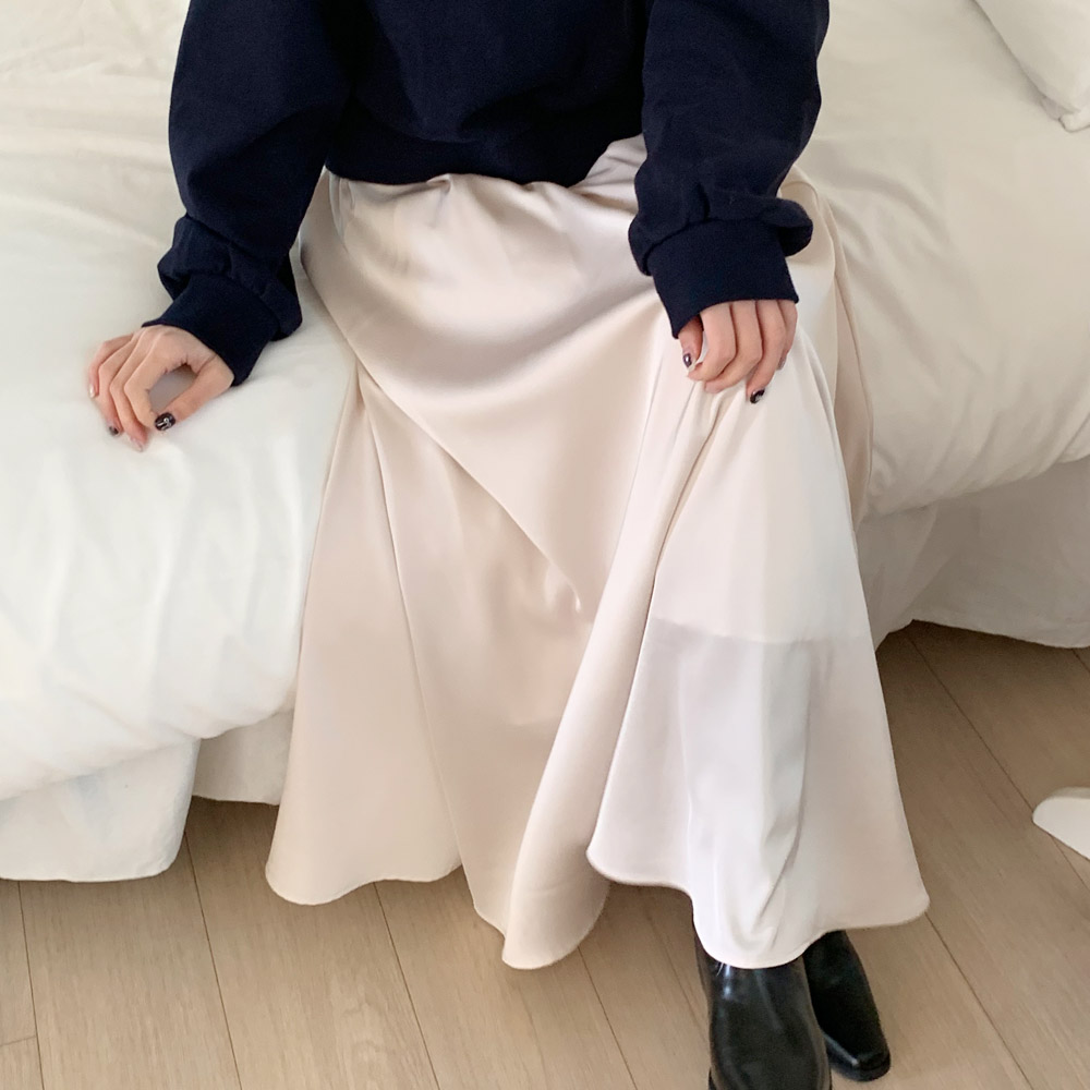 새틴 스커트 플레어 롱스커트 실크 밴딩 주름 가을 간절기룩 봄 검정 치마 이미지 7