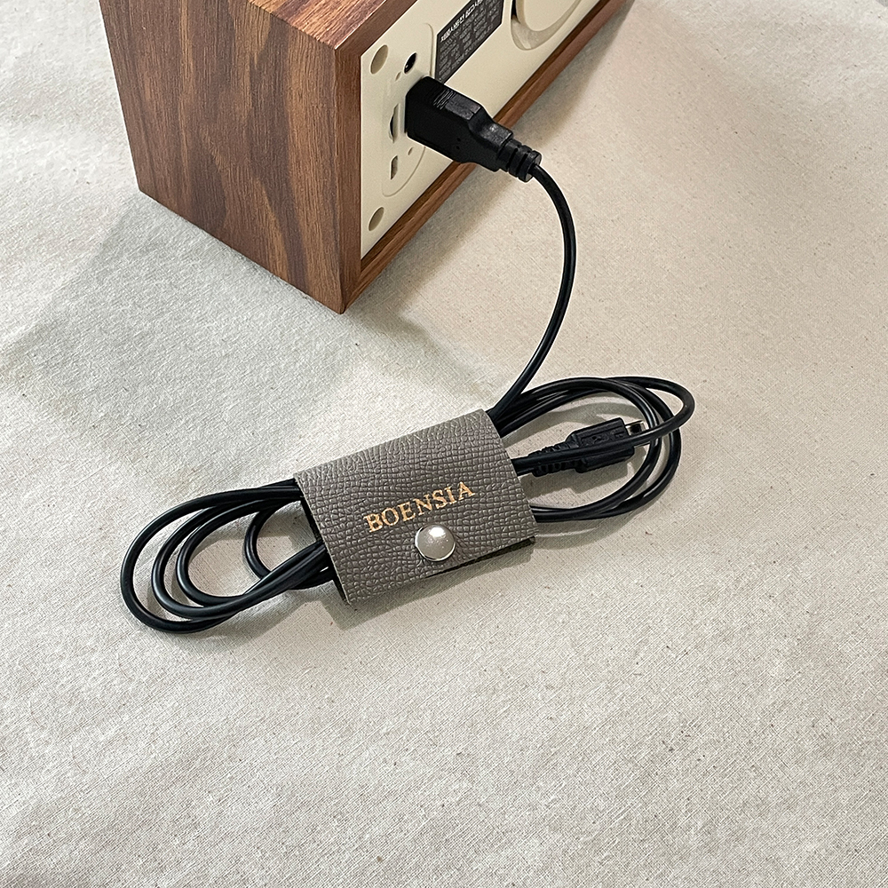 이어폰 줄감개 멀티탭 컴퓨터 USB 충전기 케이블 선정리 전선 정리 이니셜 가죽 홀더 이미지 6