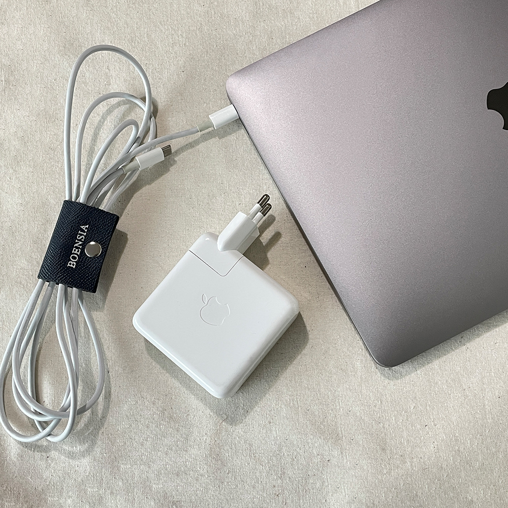 이어폰 줄감개 멀티탭 컴퓨터 USB 충전기 케이블 선정리 전선 정리 이니셜 가죽 홀더 - 상세 이미지 4