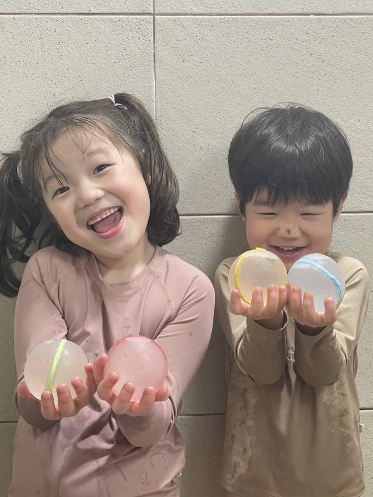 아가츄 물놀이 장난감 아기 목욕놀이 재사용 자석 물풍선 실리콘 물폭탄 (메시망 포함) - 메인 이미지