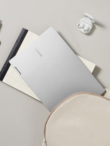 [얇고 세련된 갤럭시북 프로 Ultra 7 모델 측면 디자인]