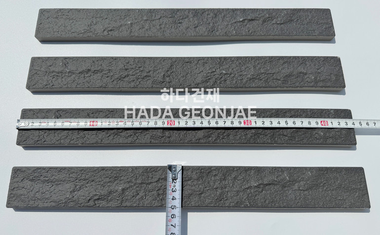 혹두기롱타일 440x50x13T 블랙 실측사이즈 / 하다건재 세라믹타일