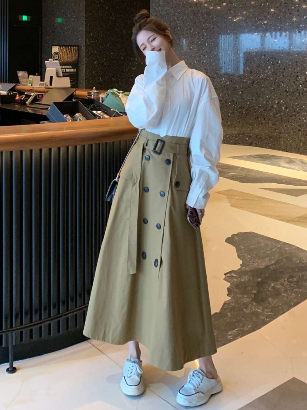 셔츠 스커트 투피스 세트 배색 클래식 고급 하객룩 셋업 여자연예인 패션 코디 - 상세 이미지 4