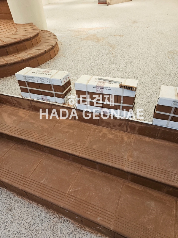 테라코타타일 200x100x12T 레드 외벽 바닥타일 겸용 / 하다건재 점토타일