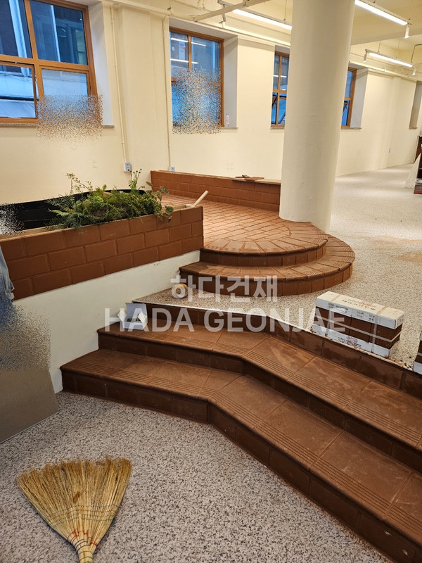 테라코타타일 계단석 레드 / 하다건재 점토타일 시공사례