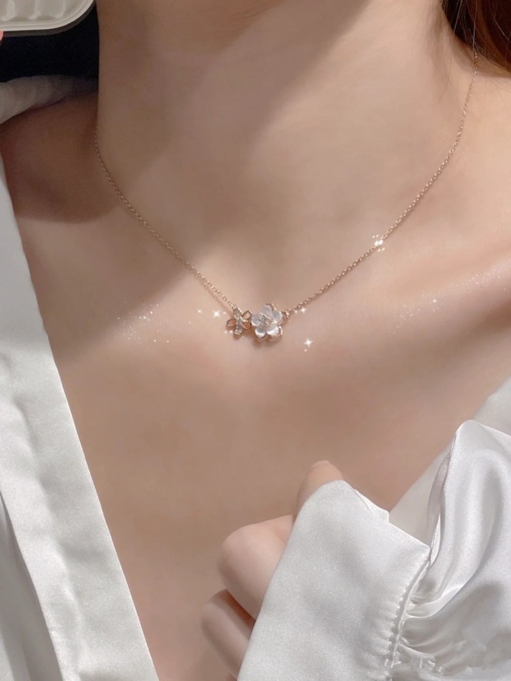 나는솔로 144회 송해나 벚꽃 목걸이 큐티 포인트룩 옷 패션 의상 미녀와 순정난 윤유선 - 상세 이미지 3
