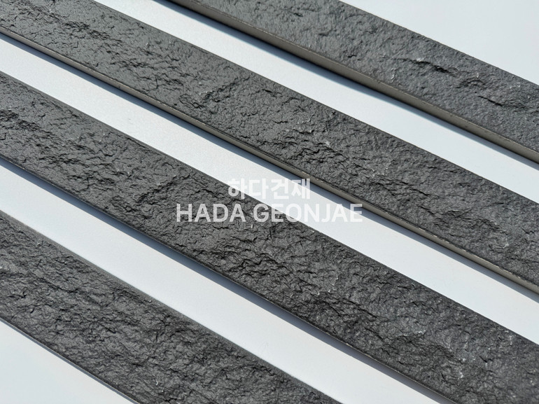 혹두기롱타일 440x50x13T 블랙 / 하다건재 세라믹타일