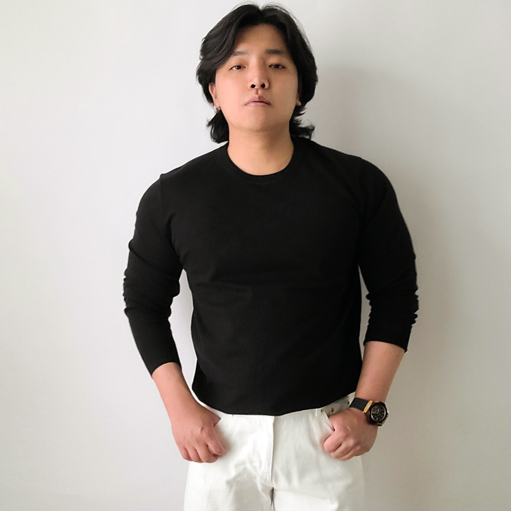 남자 흰색 코발트블루 초록색 베이지 머슬핏 라운드 긴팔 니트 - 메인 이미지