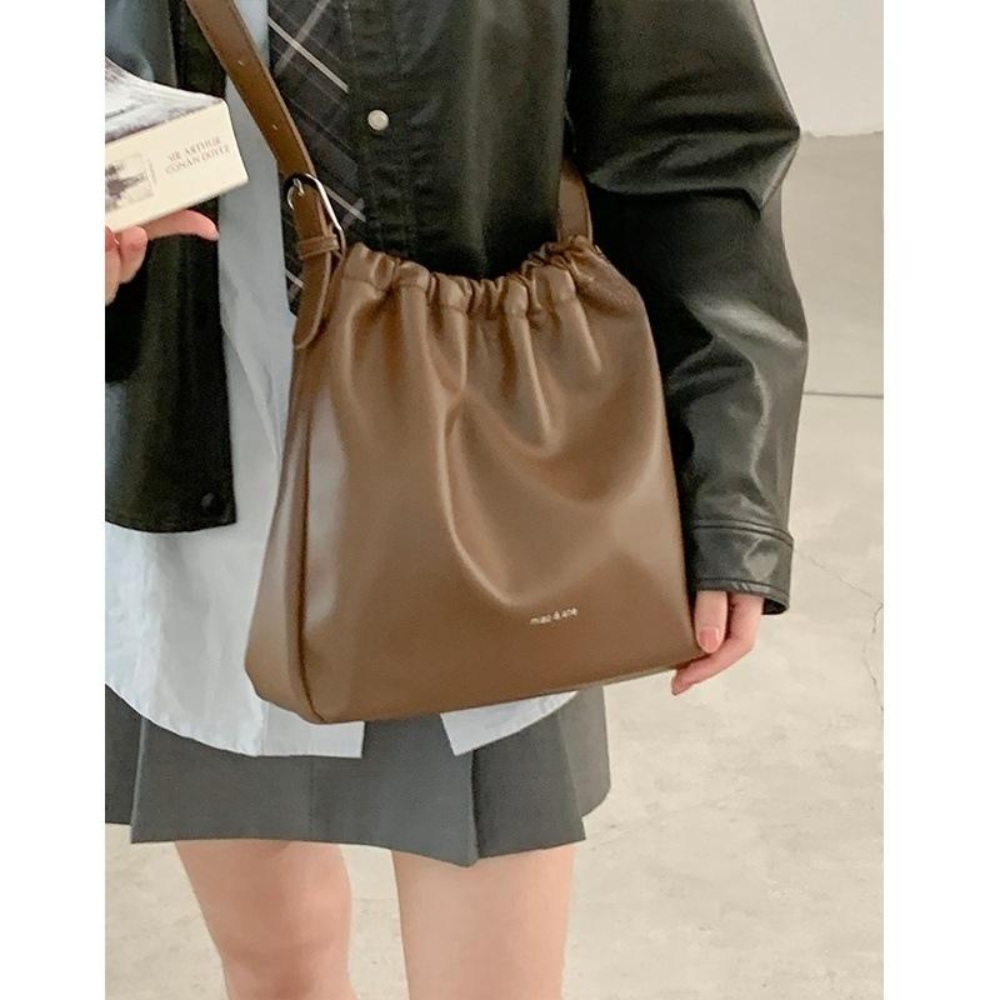 멱살 한번 잡힙시다 김하늘 가방 서정원 하이틴 바디백 지배종 한효주 - 메인 이미지