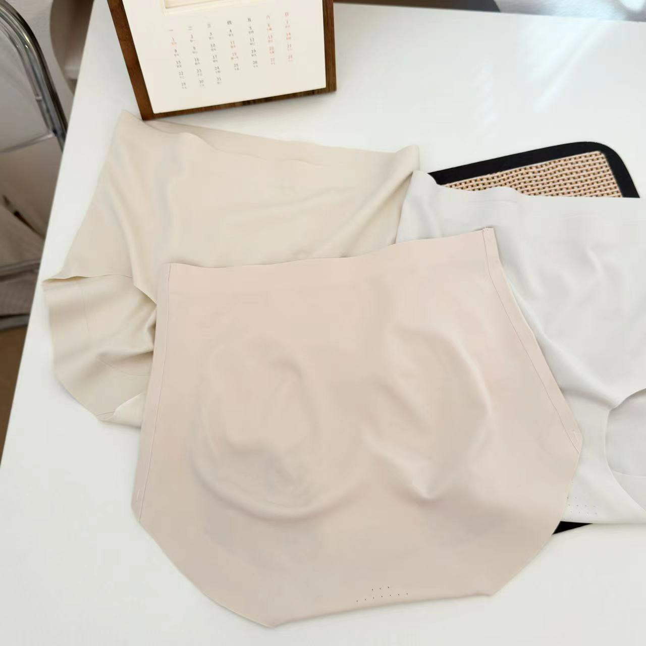 항균소취심리스팬티 클러치땀구멍팬티 엉덩이리프트팬티 힙업심리스팬티 힙을잡아주는팬티 퉁풍팬티 기능성심리스팬티 여름통풍팬티 러닝팬티 러닝심리스팬티 요가팬티 요가자국안남는속옷 심플속옷 - 상세 이미지 3