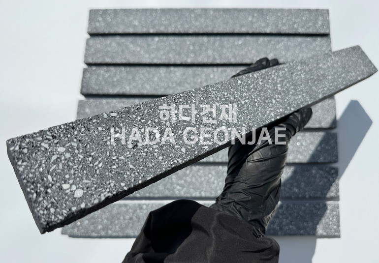 모노타일 롱브릭 490x53x17T 블랙 / 하다건재 와이드벽돌타일