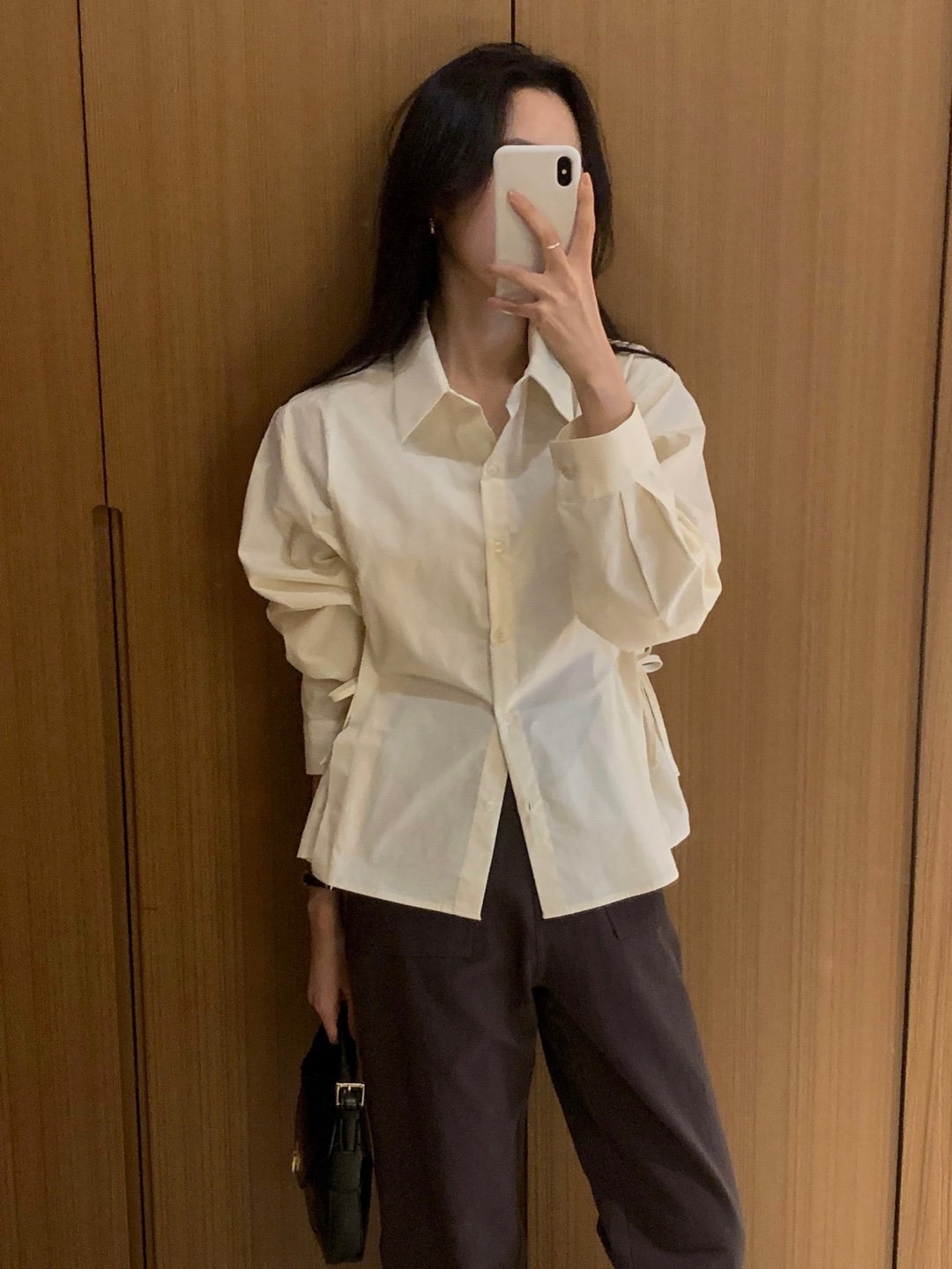 오버무드 여성 봄신상 사이드 리본 슬림 라인 끈 카라 셔츠 4color - 메인 이미지