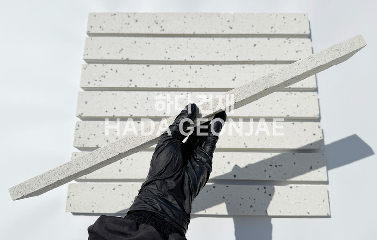 모노타일 롱브릭 490x53x17T 화이트 / 하다건재 와이드벽돌타일