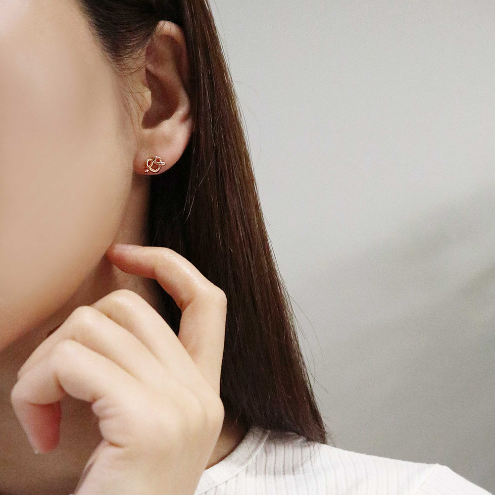 폴브리알 주얼리 프레즐 하트 귀걸이 PUBE0306 - 상세 이미지 5