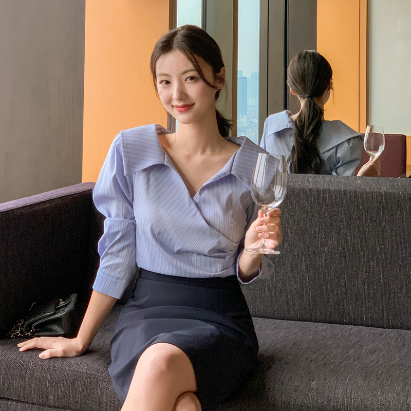 (구김↓페미닌무드) 메른 스트라이프 랩 셔링 오픈카라 블라우스 bs7879 - 상세 이미지 2