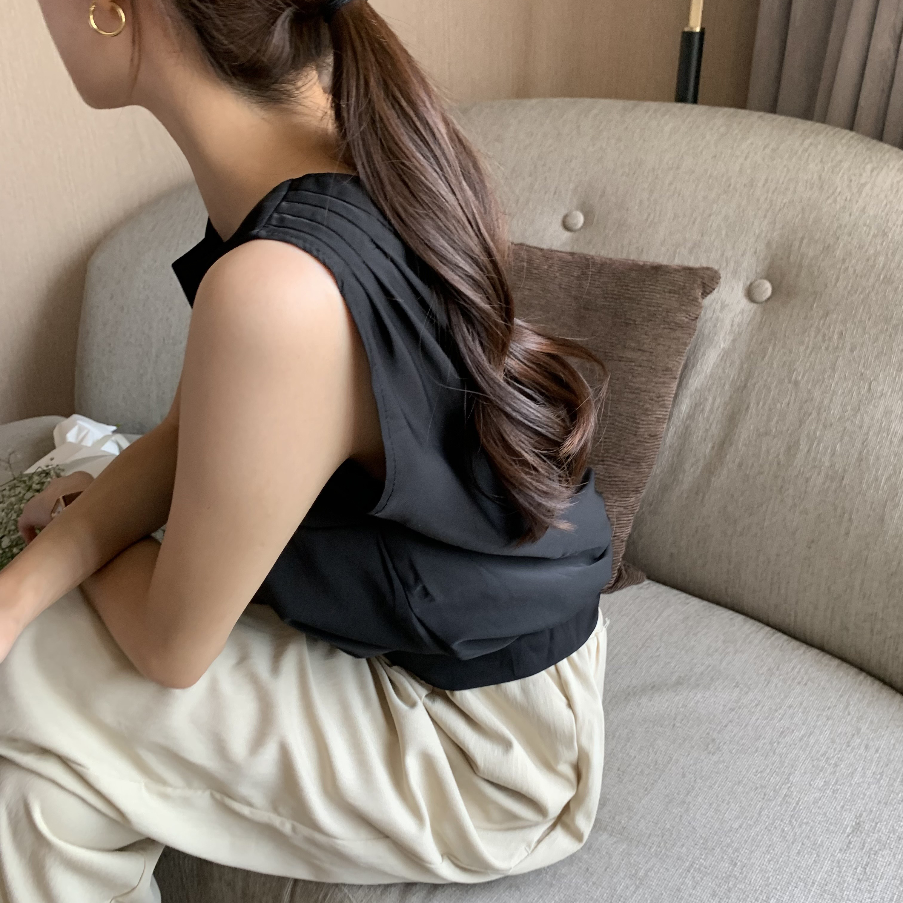 까브 랩 슬리브리스 백트임 랩 셔링 보트넥 백리스 반전 투웨이 민소매 나시 블라우스 - 상세 이미지 3