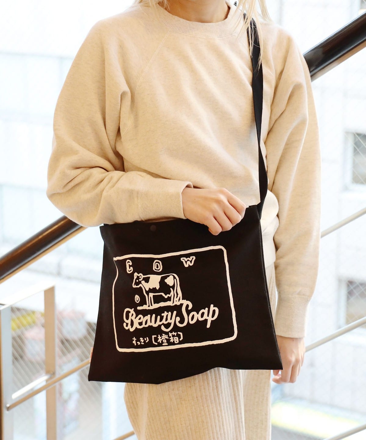 BEAMS 도쿄 컬투아트 바이 빔스 센토 스스메 가방 여성 프린트 데일리 숄더백 블랙 - 상품 이미지