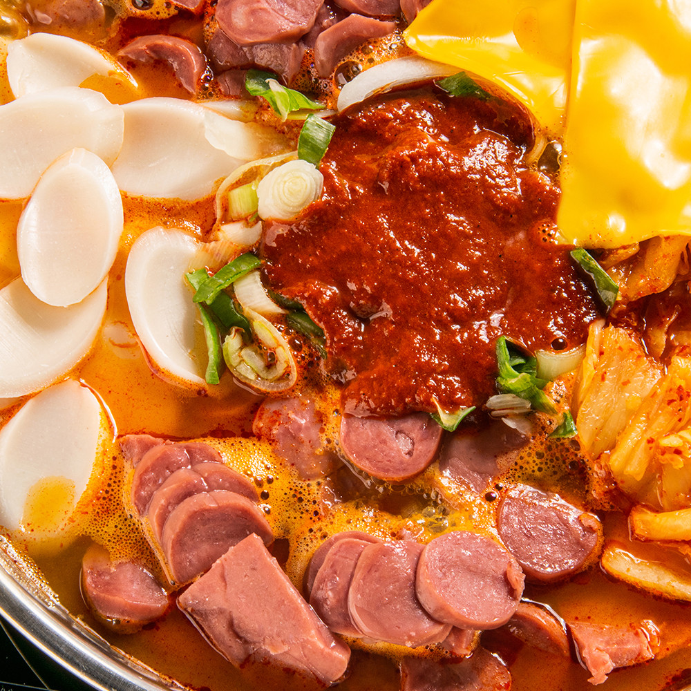 [의정부 부대찌개] 얼큰한 스팸 부대찌개 / 채소, 콩, 라면사리포함 냉장밀키트 이미지 8