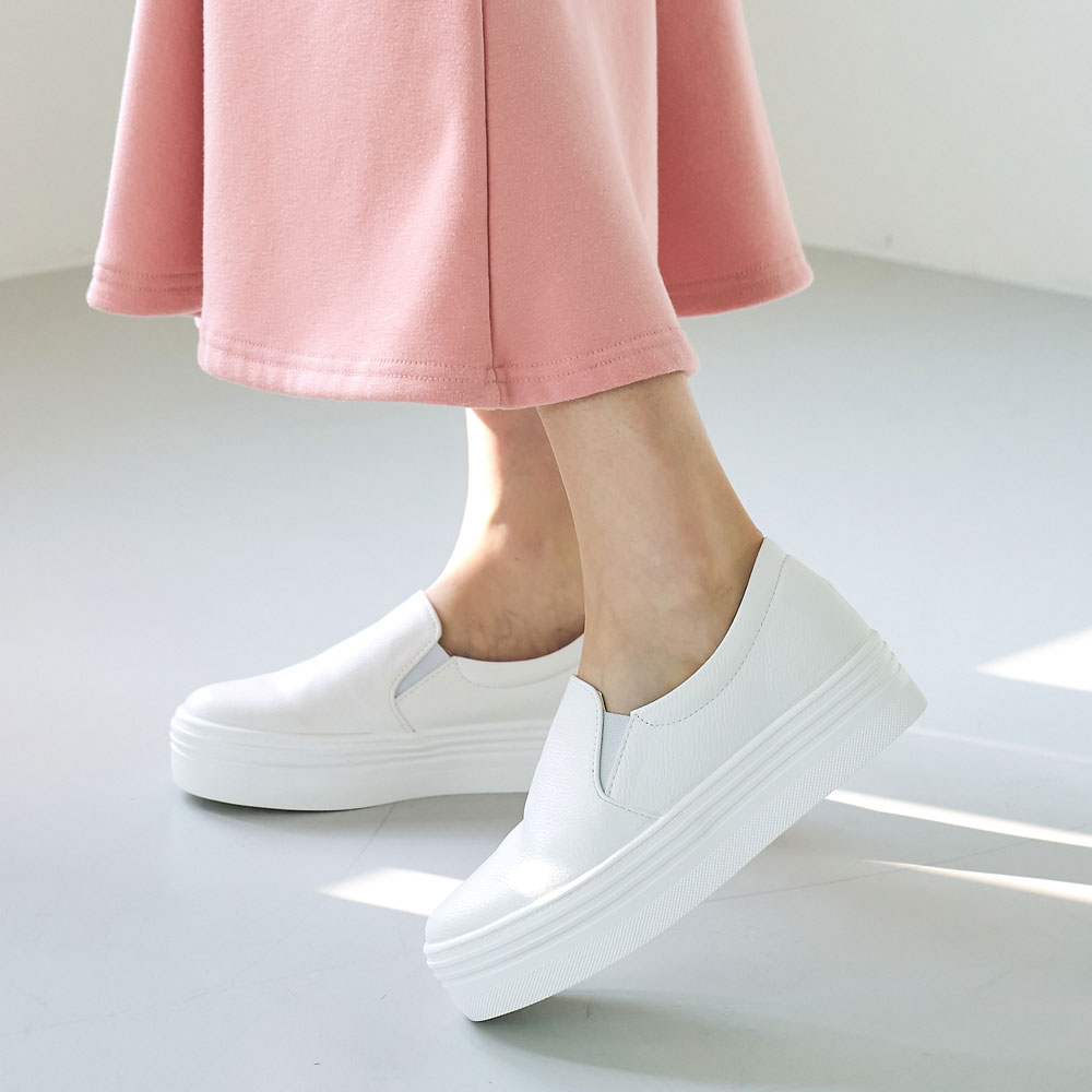 낄끔한 기본디자인 여성용 통굽 키높이 슬립온 4cm
