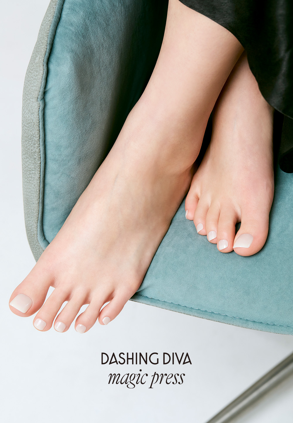 Dashing Diva Magic Press Pedi Cream Cheese Press-On Pedi