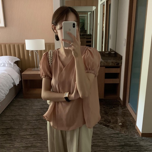 라딘 소매퍼프 벌룬 브이넥 셔링 여름 루즈핏 반팔 텐셀 여성 여리 블라우스 - 상세 이미지 3