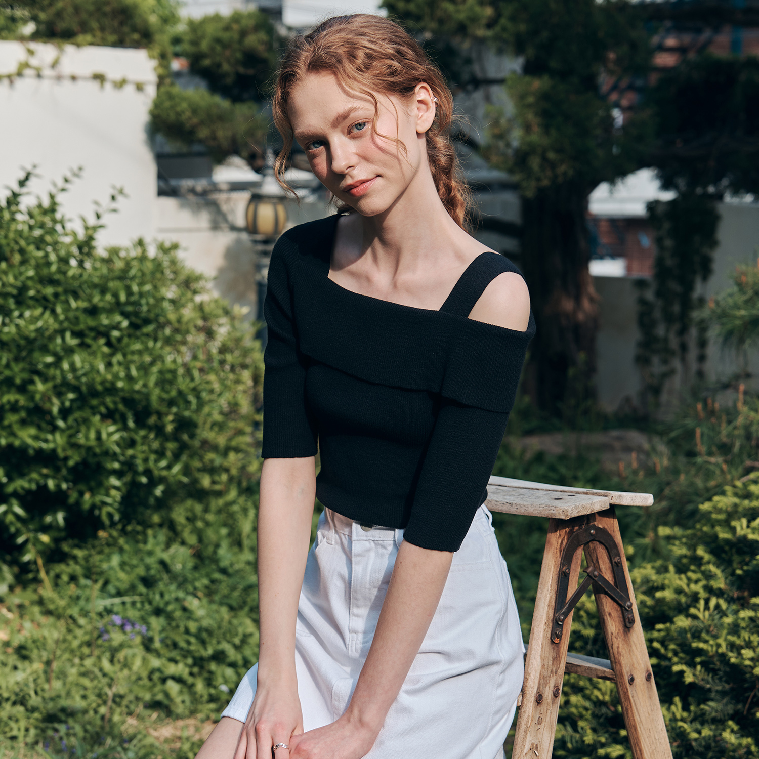 [제로스트릿][5컬러] 반팔 솔리드 오프숄더 스웨터 SHORT SLEEVE SOLID OFF SHOULDER SWEATER - 상세 이미지 4