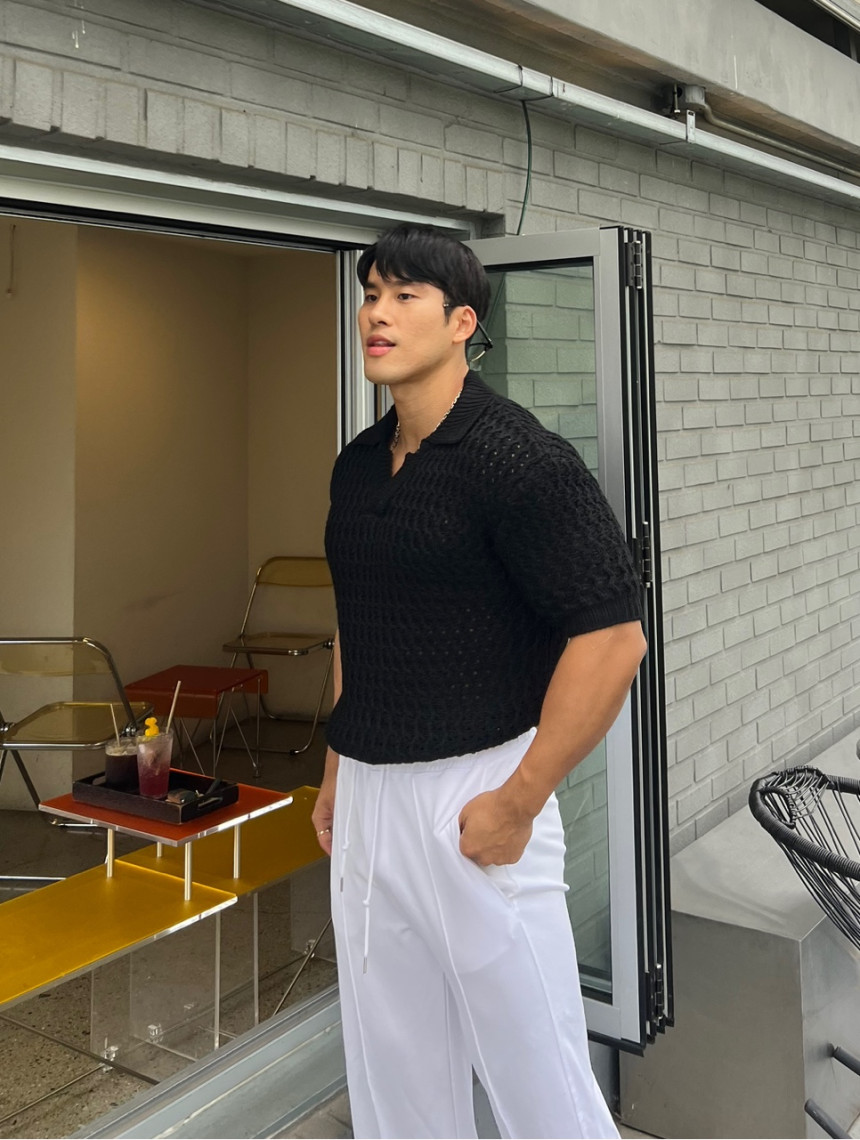 40176794-FE3A-40AB-A40E-095128314E9C