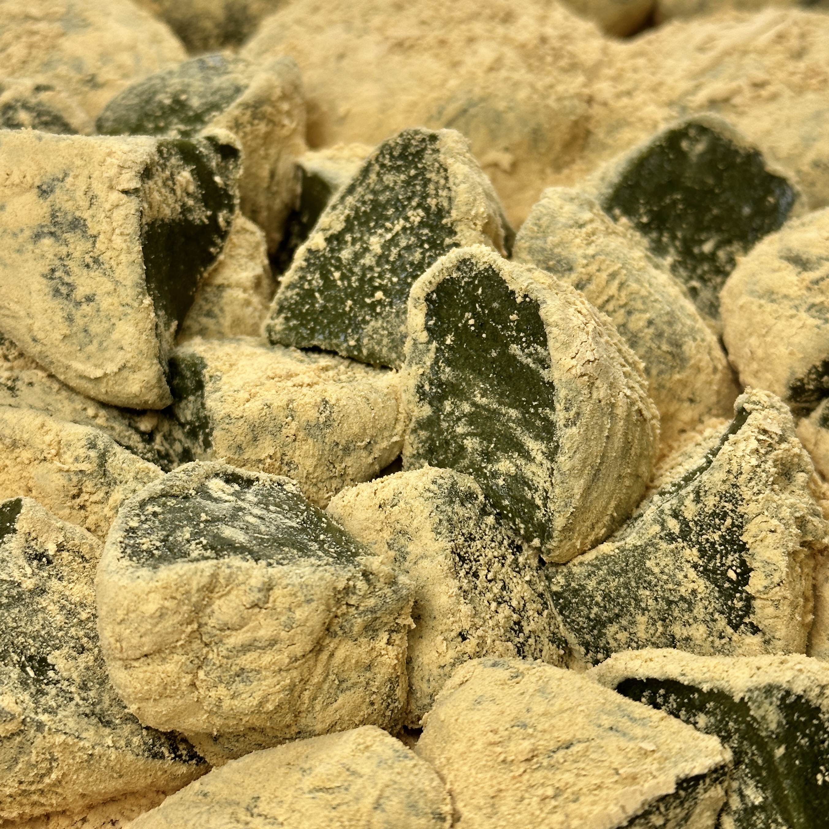 30년 전통 쑥인절미 해풍쑥떡 쑥떡 영양떡 1kg + 콩고물 150g 개별포장 식사대용