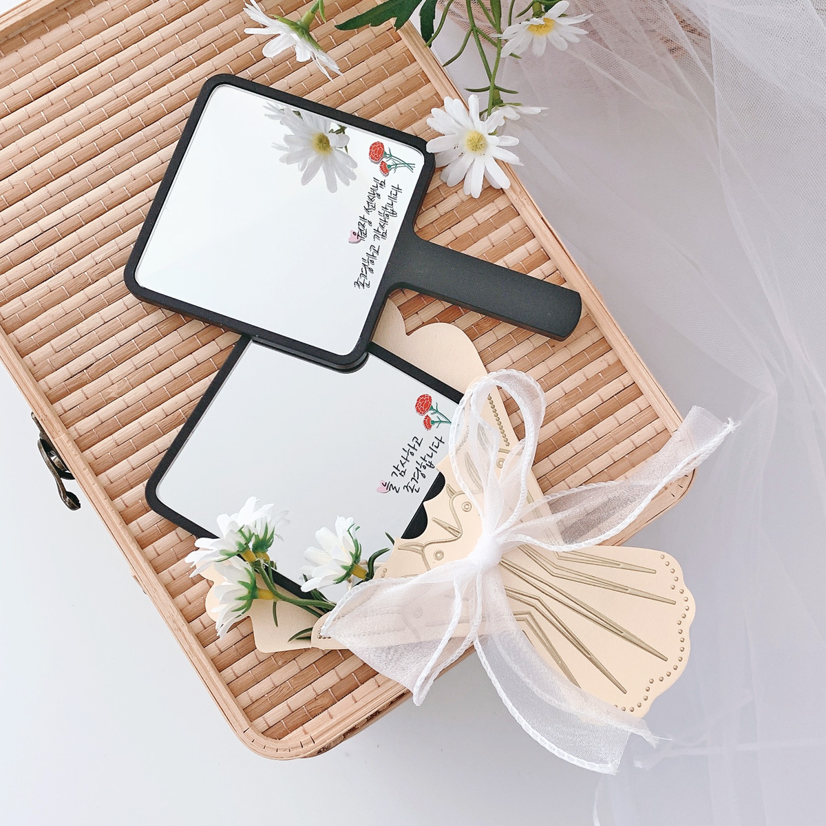 카네이션 메세지 손거울 꽃다발 스승의날 어린이집 선생님 어버이날 선물 자유문구 - 메인 이미지