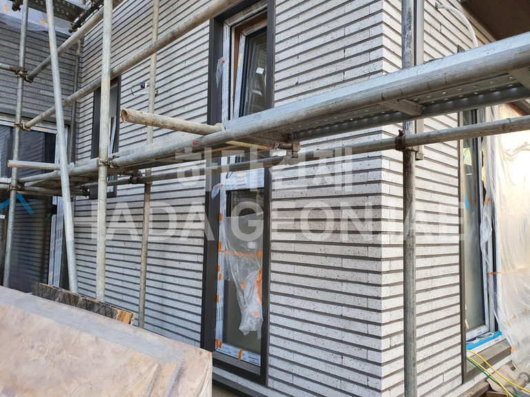 모노타일 롱와이드 500x50x18T 크림화이트 / 하다건재