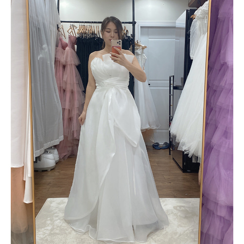 샤르망 화이트 웨딩드레스 대여 브라이덜샤워 셀프야외스냅촬영 연말파피 탑 스몰웨딩의상대여 - 상품 이미지