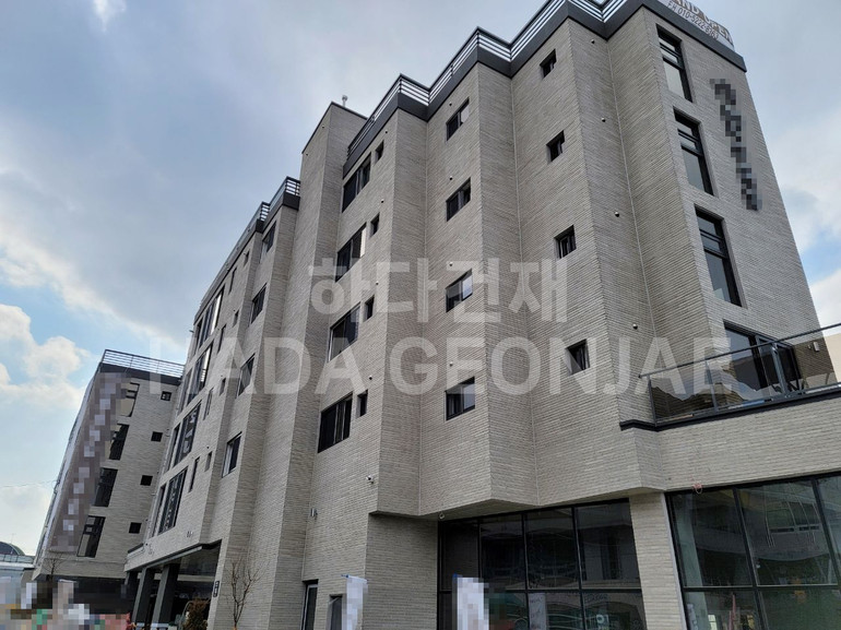 모노타일 롱와이드 500x40x18T 연브라운 / 하다건재 시공사례