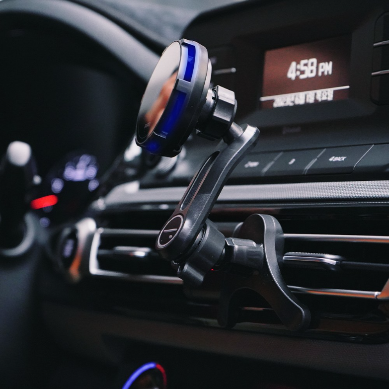 저온 맥세이프 거치대 차량용 무선 충전기 차량용 핸드폰 거치대 송풍구 마그네틱 자석
