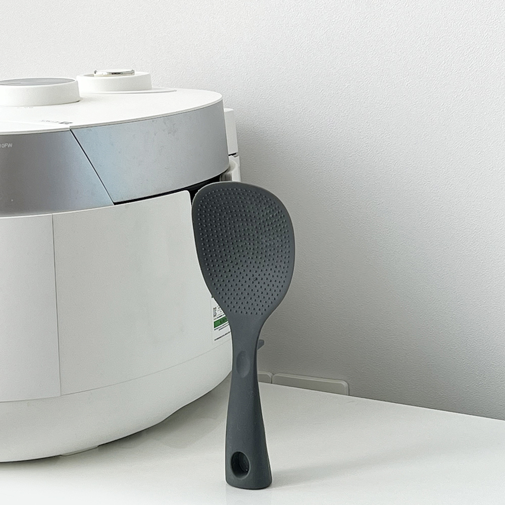 [단독] 실리콘 밥주걱 눕혀도 바닥에 닿지 않는 스탠딩 오뚝이 볶음주걱 - 상세 이미지 4