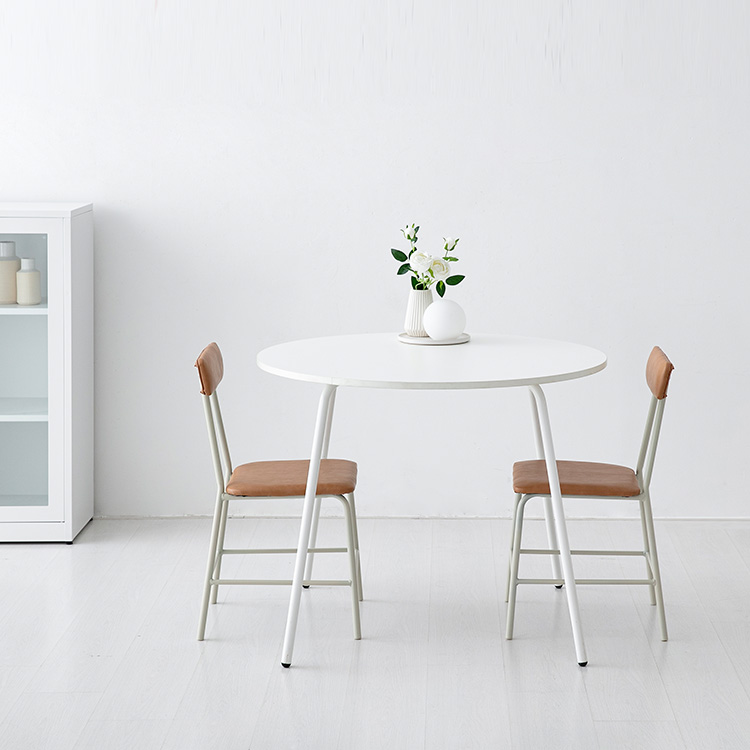 두게드 테이블 라운드 D96 화이트 + NEMOCEL 의자 SM5177 2인세트