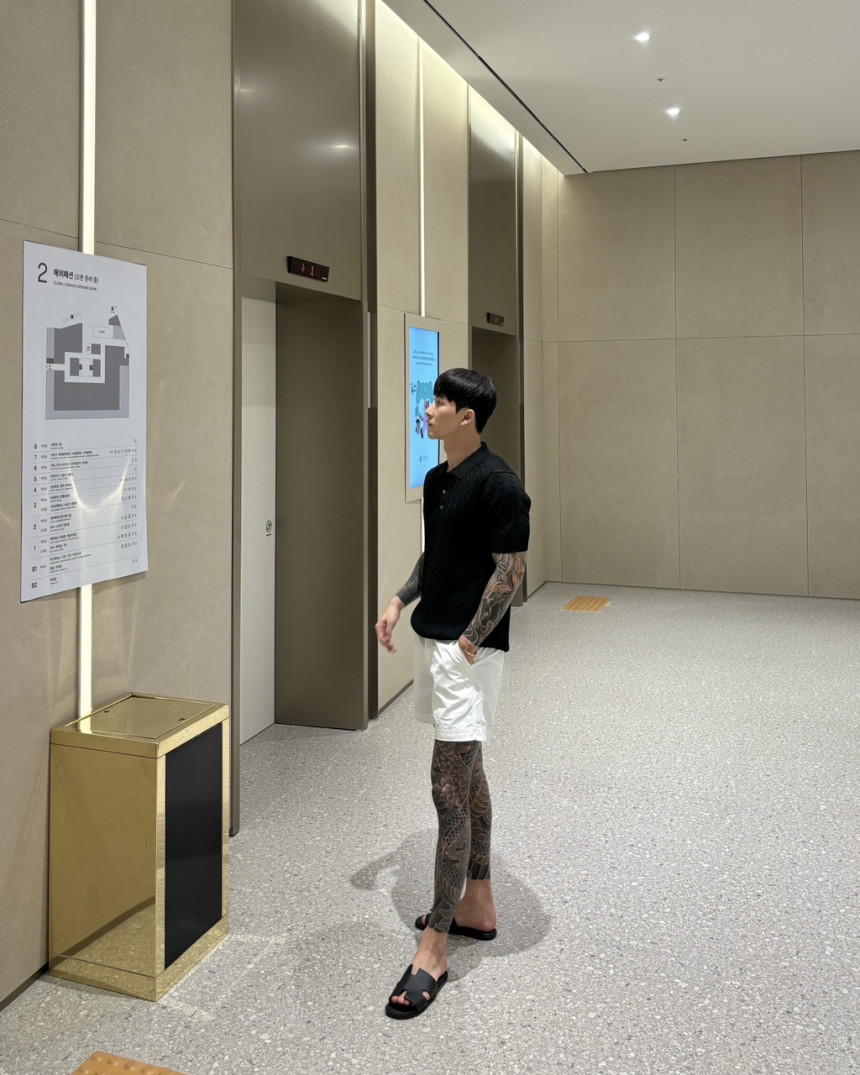 13DB70B6-8A8F-49AF-9555-B89B3BC18818