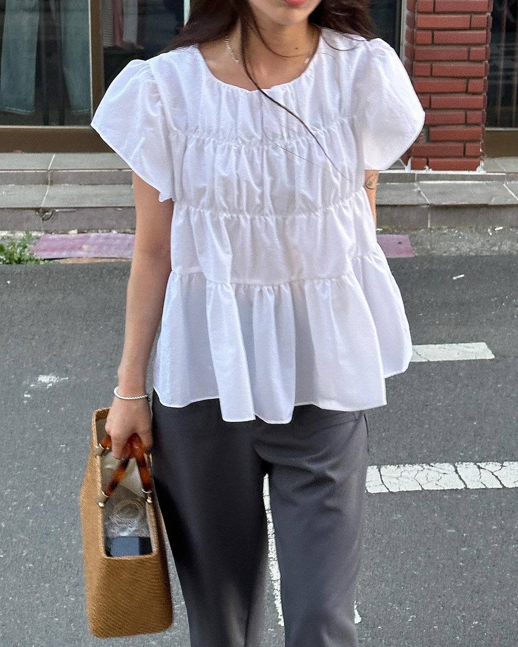 도디 여성 여름 주름 오버핏 루즈핏 셔링 밴딩 프릴 반팔 블라우스 - 상세 이미지 2