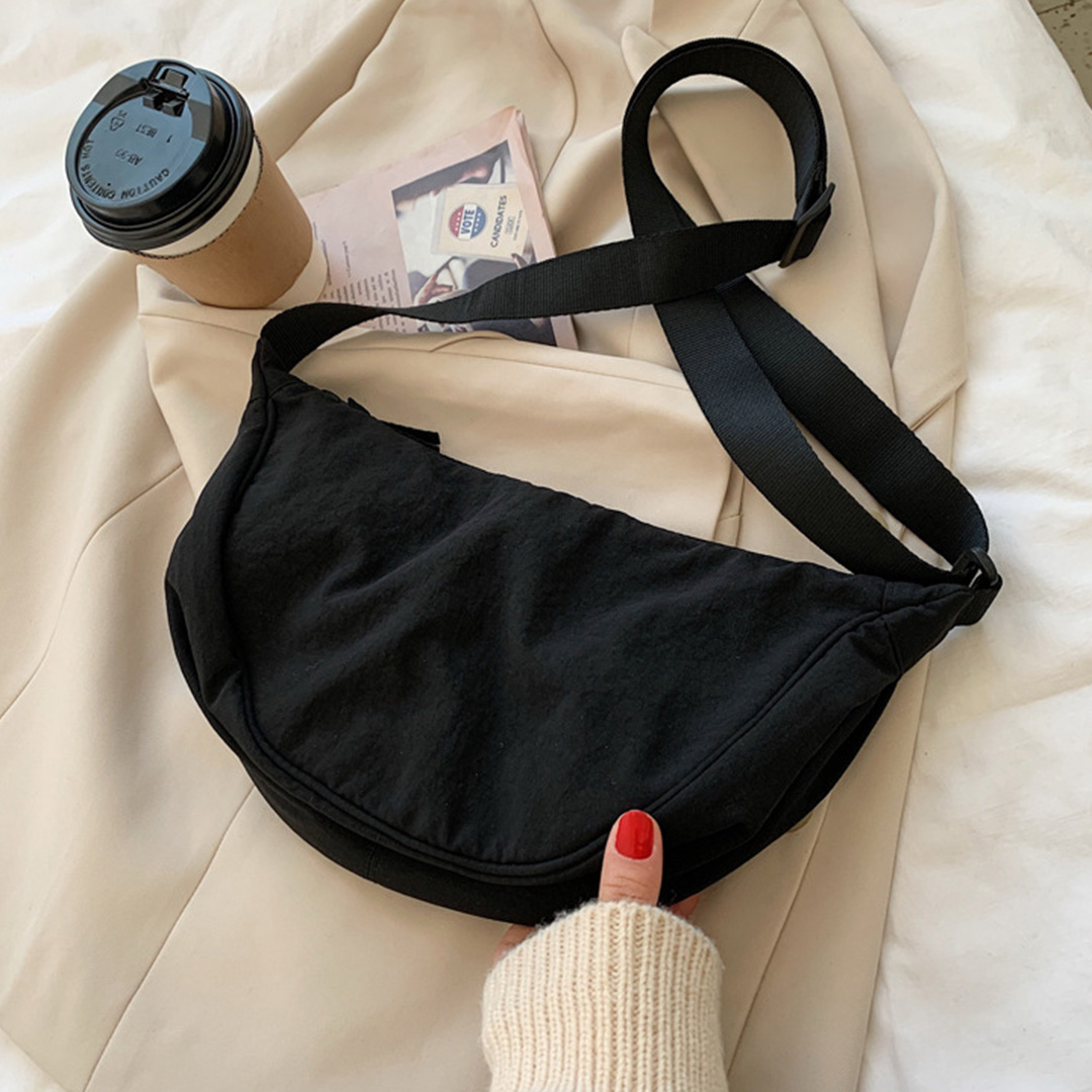 여성 반달 크로스백 여행용 슬링백 가벼운 데일리 미니 가방 크로와상백