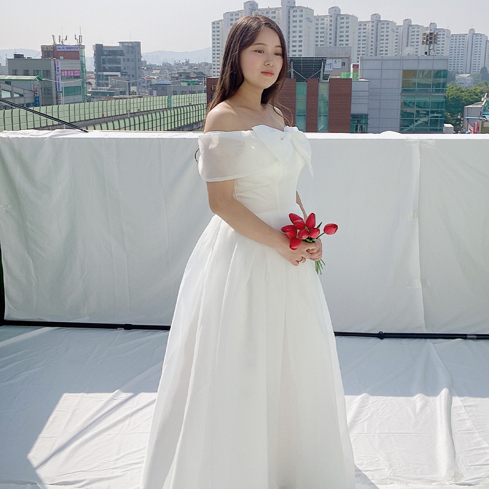 리리컬 오간자 화이트웨드레스 대여 브라이덜샤워 리마인드 이브닝 셀프촬영 제주야외스냅의상 - 상세 이미지 5