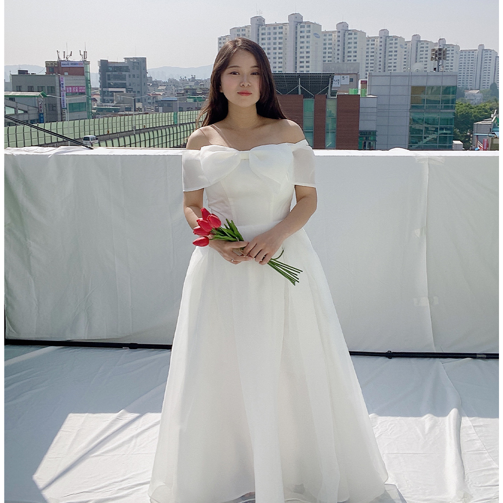 리리컬 오간자 화이트웨드레스 대여 브라이덜샤워 리마인드 이브닝 셀프촬영 제주야외스냅의상 - 메인 이미지
